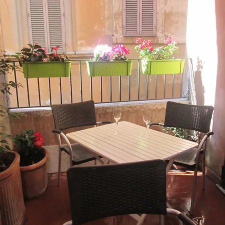 Trevi Elegance Guest house 4*